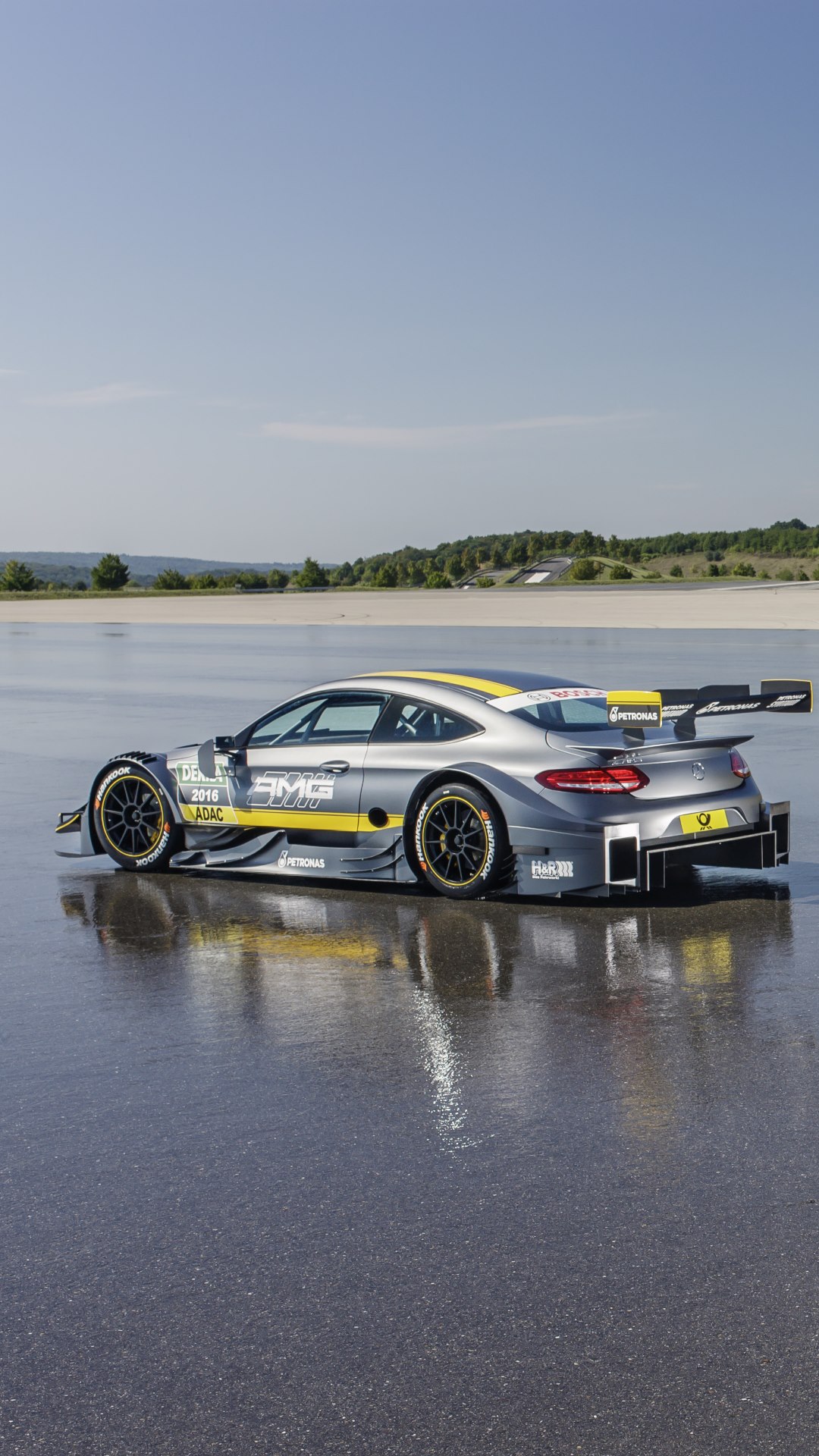 mobile_16-9_2015_c63_dtm_racing_coupe_1